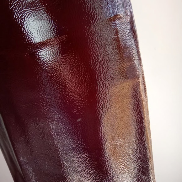 Mini skirt in trendy leather pop of red - Picture 2 of 6